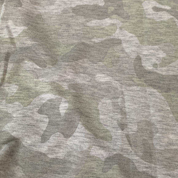 Camo Balloon Sleeve Shirt - Picture 2 of 8